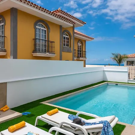 Villa Costa Adeje וילה *