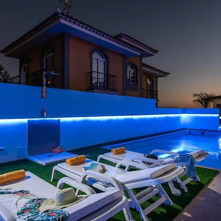 Villa Costa Adeje וילה *