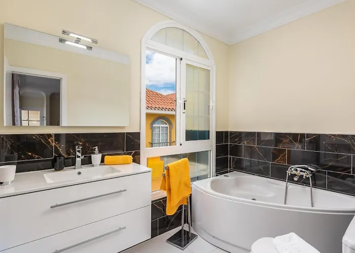 Villa Costa Adeje וילה אדחה